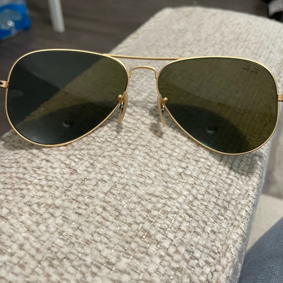 Women’s Ray-Ban mirrored aviator sunglasses - Picture 2 of 5